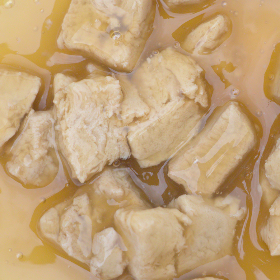 PLANTZ Caja 8 Toppers de "No-Ternera" y "No-Pollo" Bocados tiernos en salsa 150g para perros y gatos - Imagen 6